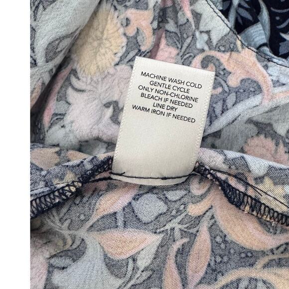 Christopher & Banks Medium Sleeveless V Neck Wrap Shirt Floral Rayon - Picture 6 of 9